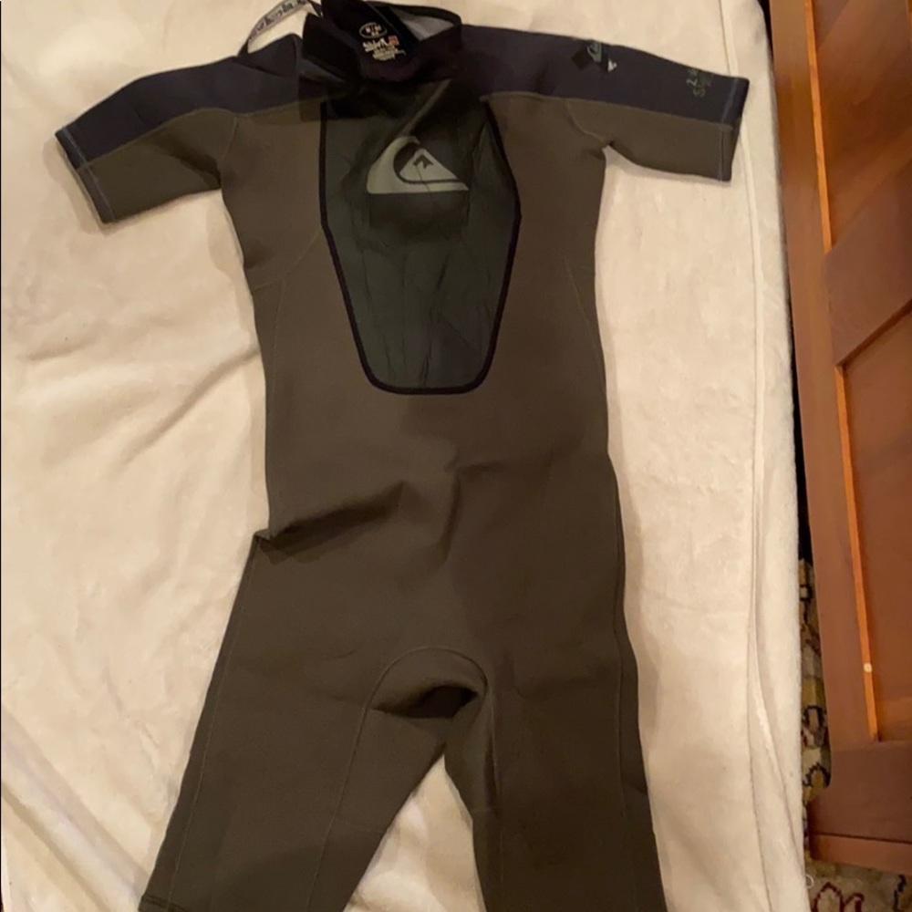 Quick silver medium wet suit